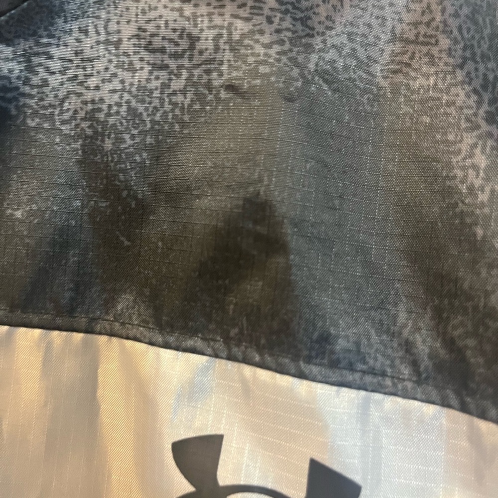 Under Armour Two-Tone Black and Gray WindbreakerYouth L - Picture 4 of 5